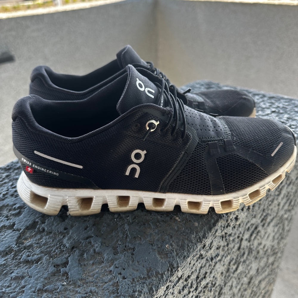 On cloud women’s running shoes